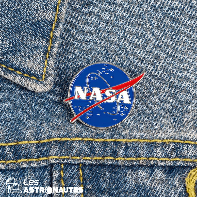 Pin's À Chaine Astronaute Et Baleine | Maison Des Broches
