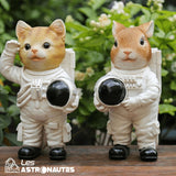 statue chat astronaute