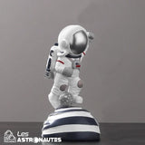 figurine astronaute heureux argent