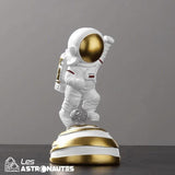 figurine astronaute heureux or