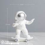 statuette astronaute skateur argent