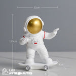 statuette astronaute skateur or