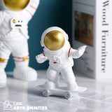 statuette astronaute skateur